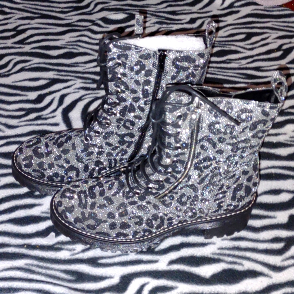 ๐ฃMIX No. 6 Rocklyn Shimmer Leopard Combat Boots - Picture 11 of 16